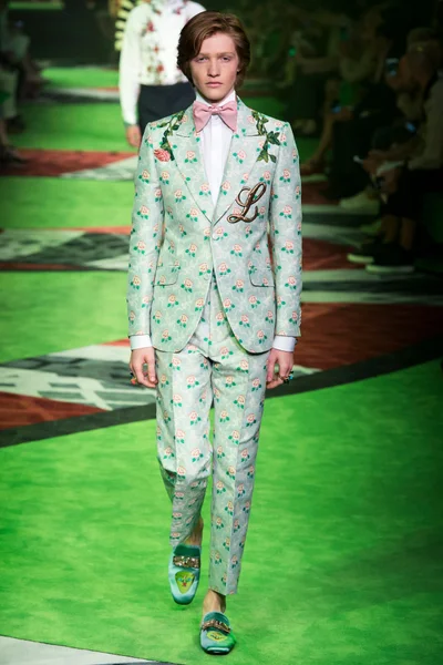Look 13